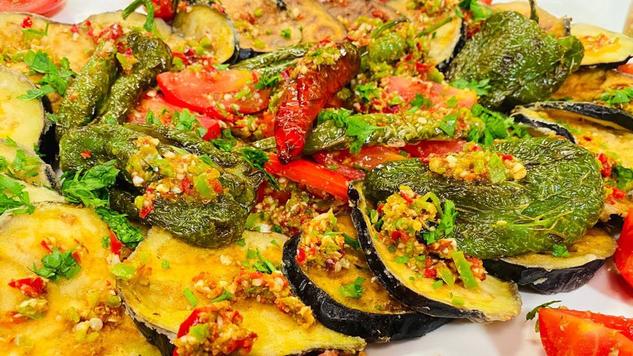 طريقة عمل باذنجان وطماطم مخللة | العزومة مع الشيف فاطمة أبو حاتي