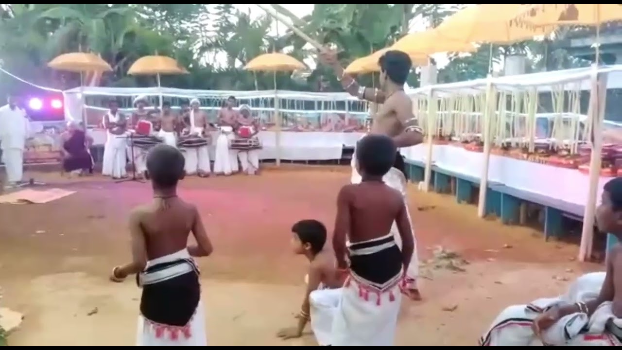 හනුමාගේ විලාසය පෙන්නපු හැටි රංගම විහාරස්ථානයේ දී 🙊🙉🐒🐵🙈හාසය රසයක් සදහා