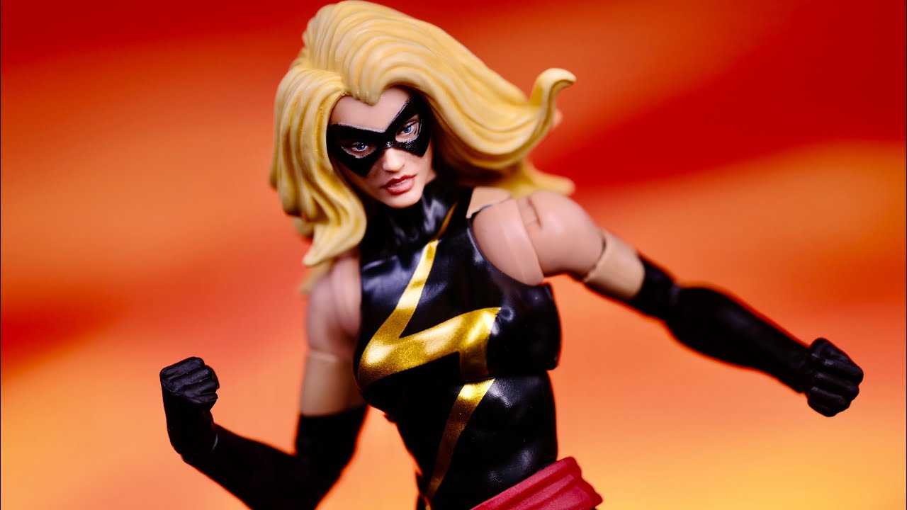 Обзор Marvel Legends (эксклюзив Target) Warbird, она же Мисс Марвел, она же Кэрол Дэнверс!!!!