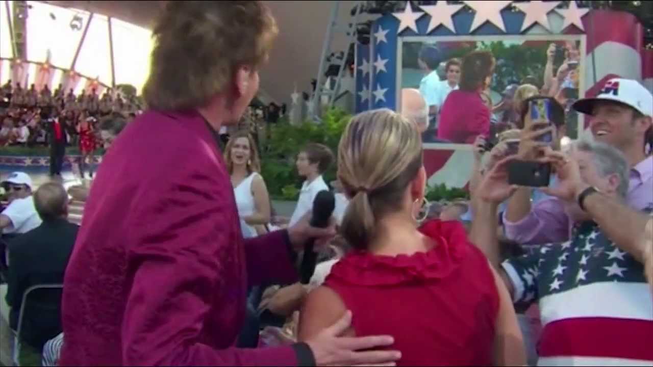 Barry Manilow at A Capitol Fourth 2013 does not care for a woman's singing