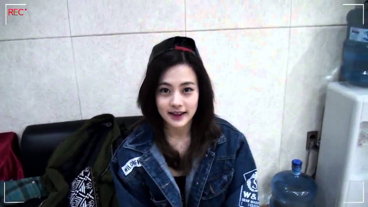 【SUB ESP/ENG】Celena Ahn JYP trainee (Lena) on Sunmi's selfcam. CUT