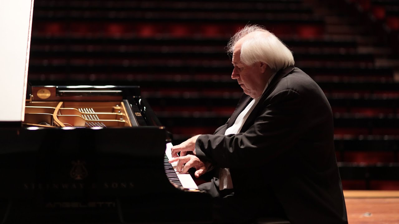Grigory Sokolov - Chopin: Prelude, op 28/20; Mazurka, op 3/30; Mazurka, op 30/2