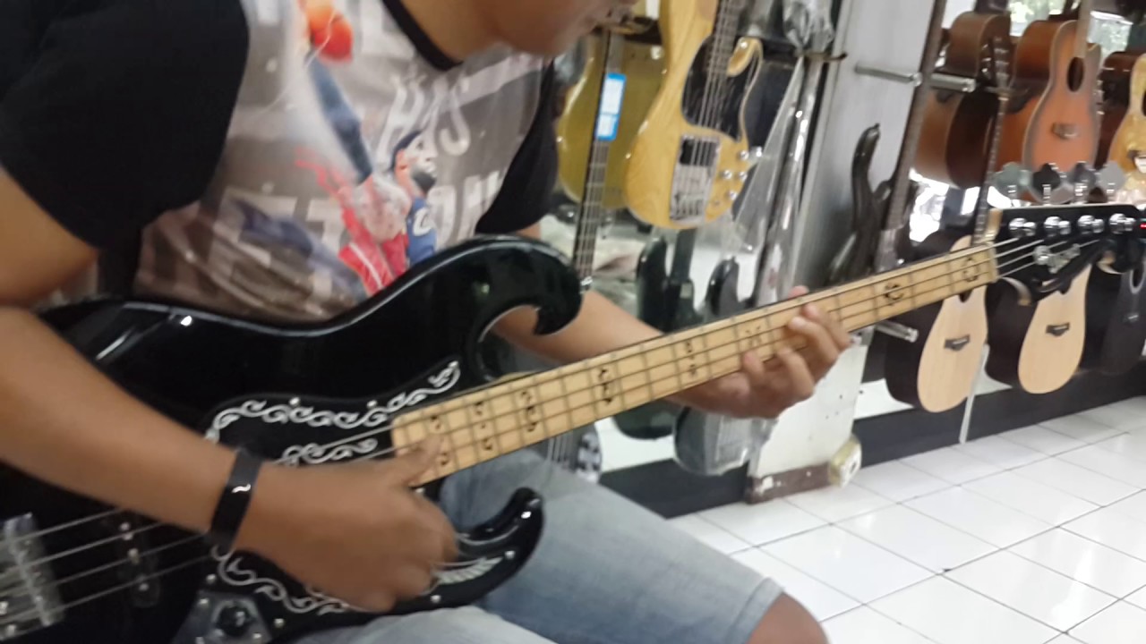 Bass Ibanez Black Eagle re-issue limited vs Ibanez Promethean P3110