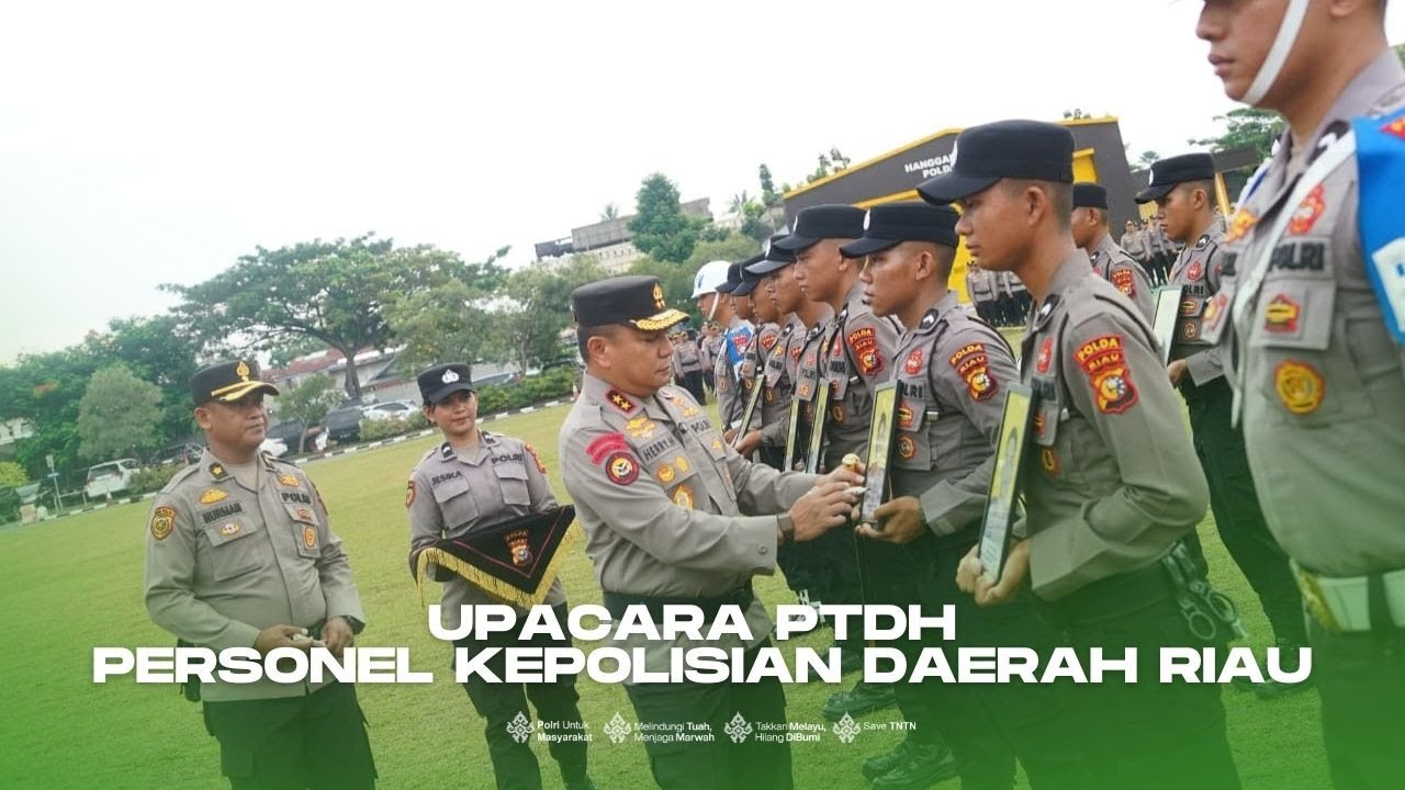 Kapolda Riau Irjen Pol Herry Heryawan Pimpin Upacara PTDH Terhadap 12 Personel Polda Riau