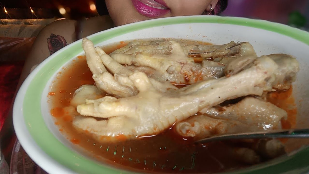 ASMR Comiendo patitas de pollo 😋 en caldo rojo, sin hablar 