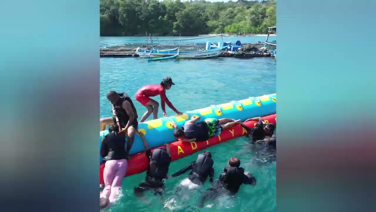 Liburan bermain banana boat 