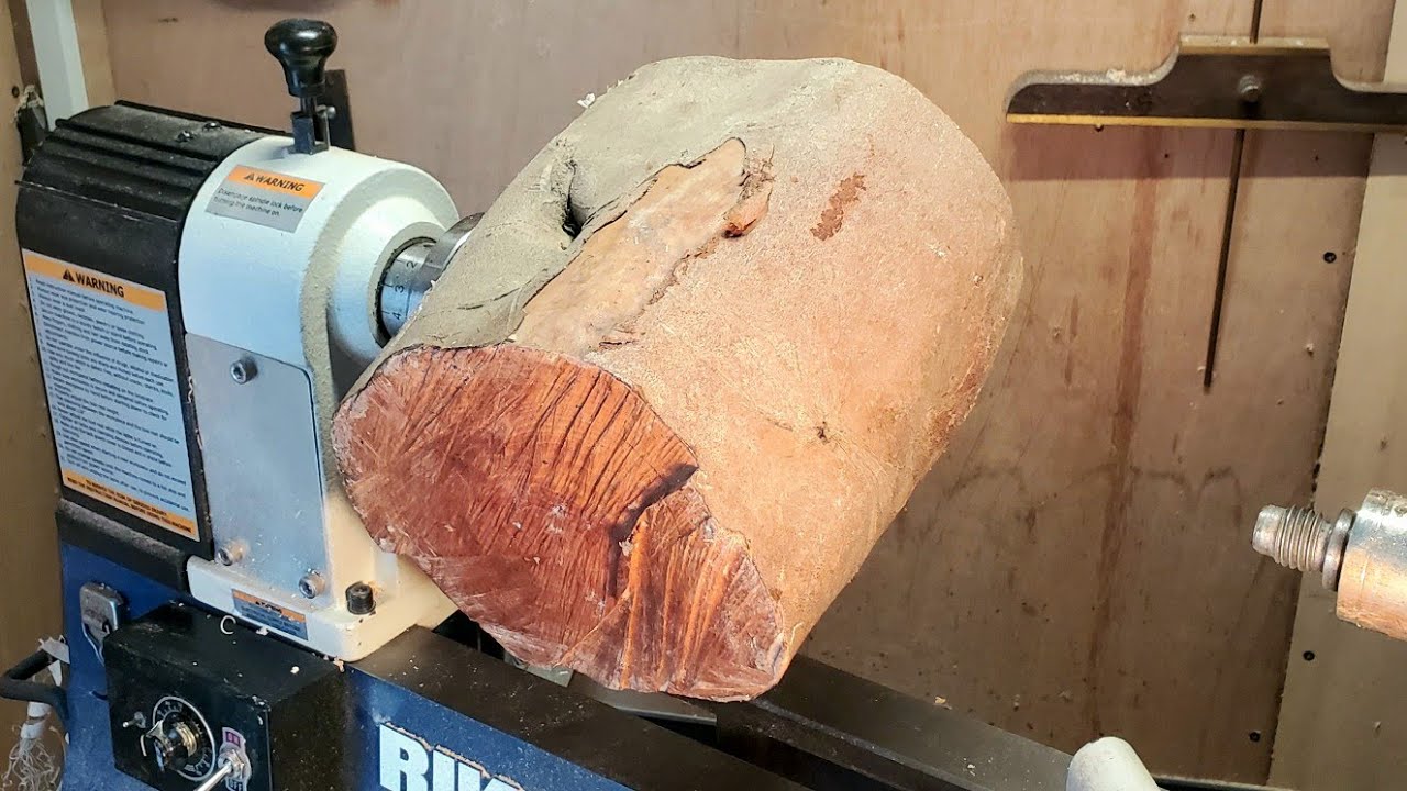Woodturning - holes log into a vase !!  【職人技】ウッドターニング　丸太からお洒落な花瓶が作れる？！