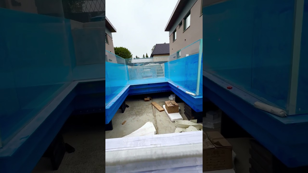 Luxus Pool mit Glaswand & Outdoor-K&uuml;che in Hamburg | Moderne Gartengestaltung & Terrassenbau