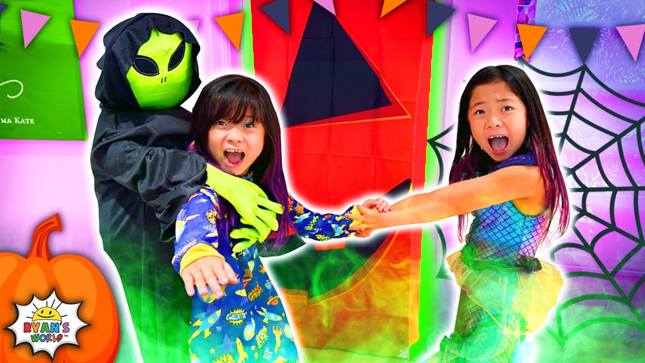 Emma & Kate Trick or Treating Challenge for Halloween Candy!