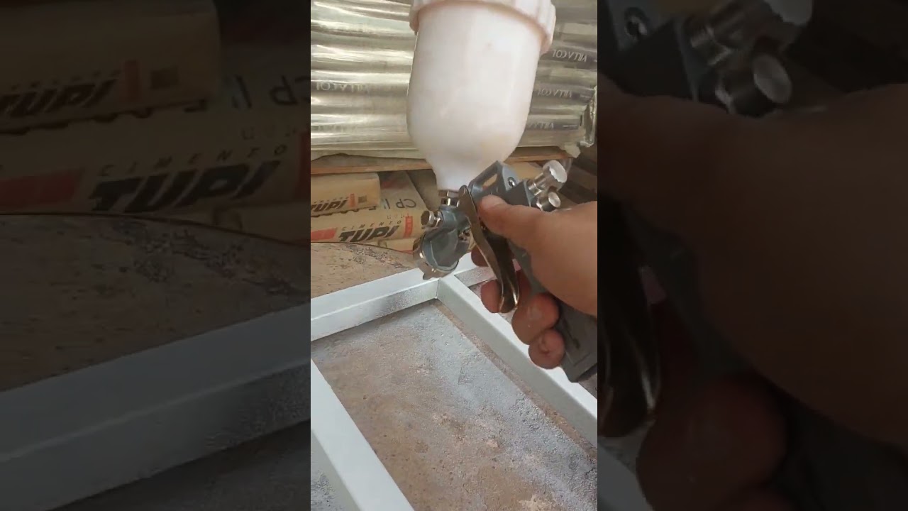 Fazendo pintura de suporte de cano #engenheiro #contru&ccedil;&atilde;ocivil #constru&ccedil;&atilde;o #engenharia