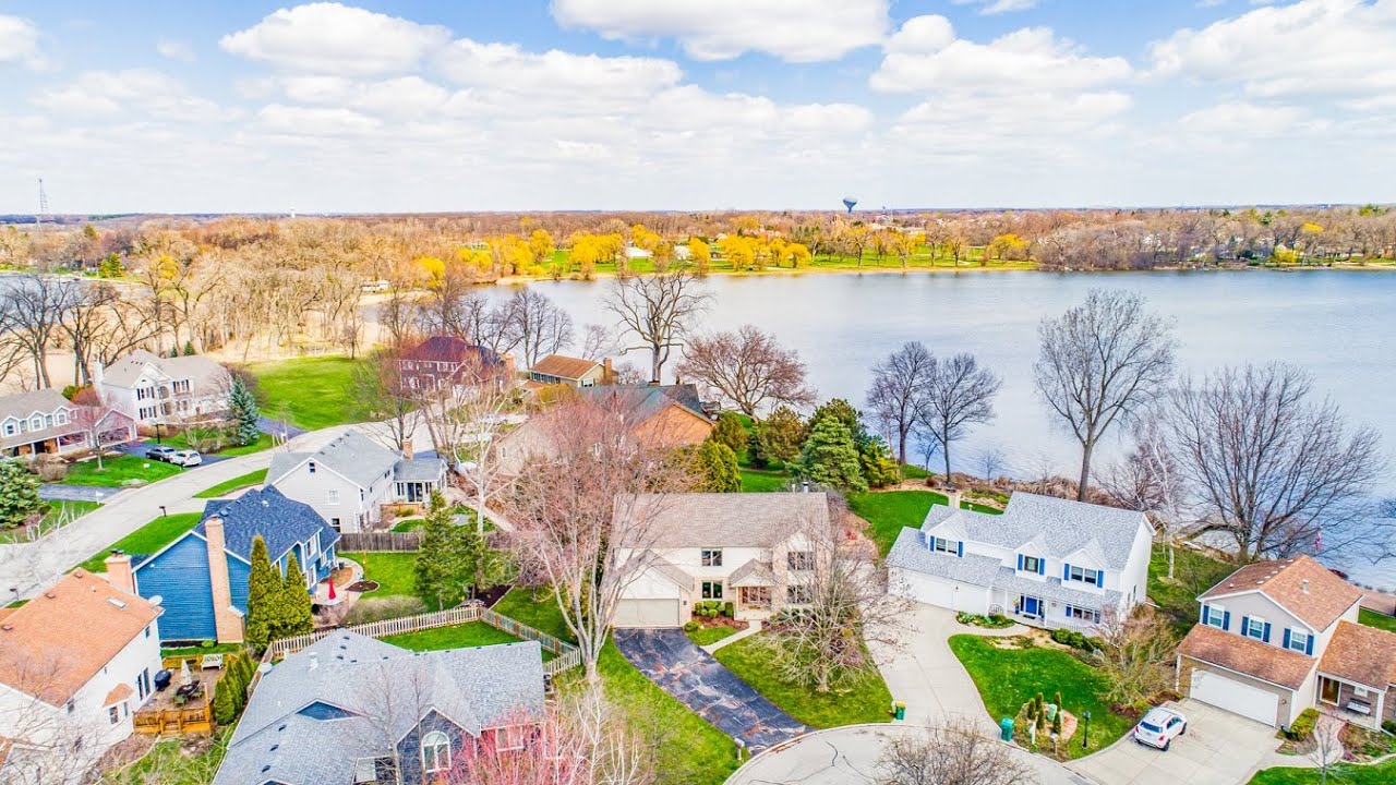 295 Mainsail Dr Third Lake, IL