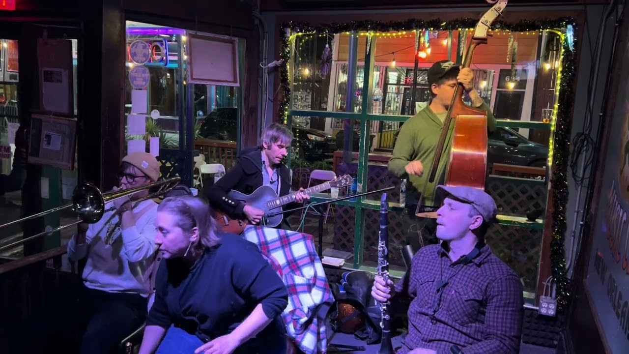 BACK IN YOUR OWN BACKYARD - Shotgun Jazz Band w/ guest Dennis Lichtman