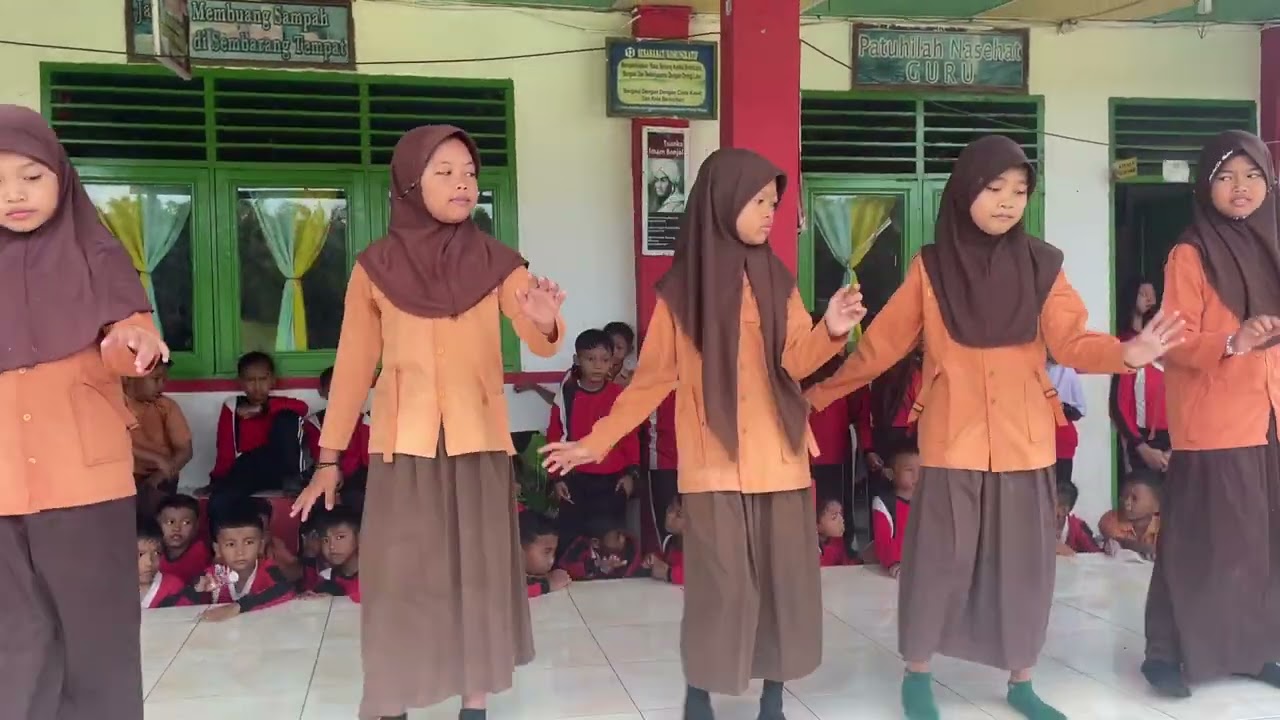 TARI LEMAK MANIS KELAS 5B SDN 104267 PEGAJAHAN
