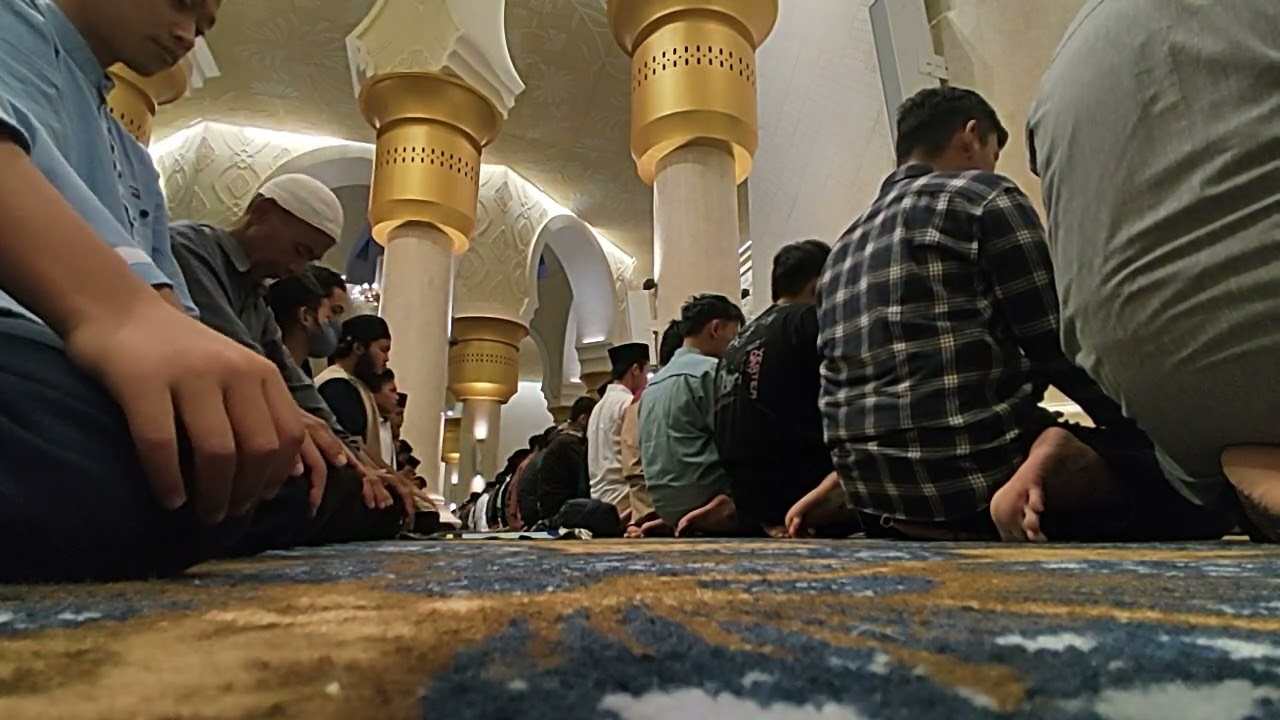 sholat tarawih di masjid sheikh zayed solo | imam merdu