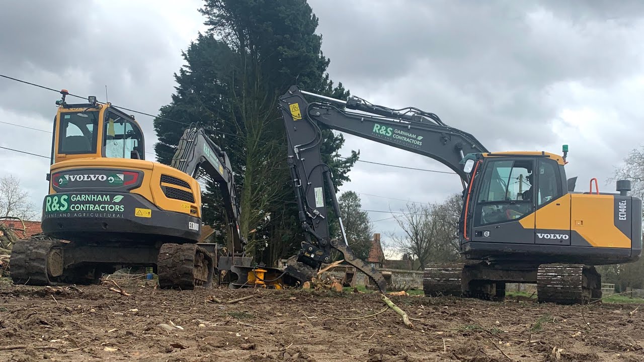 The race is on dad !!! Volvo Ec140el vs Volvo Ecr88d