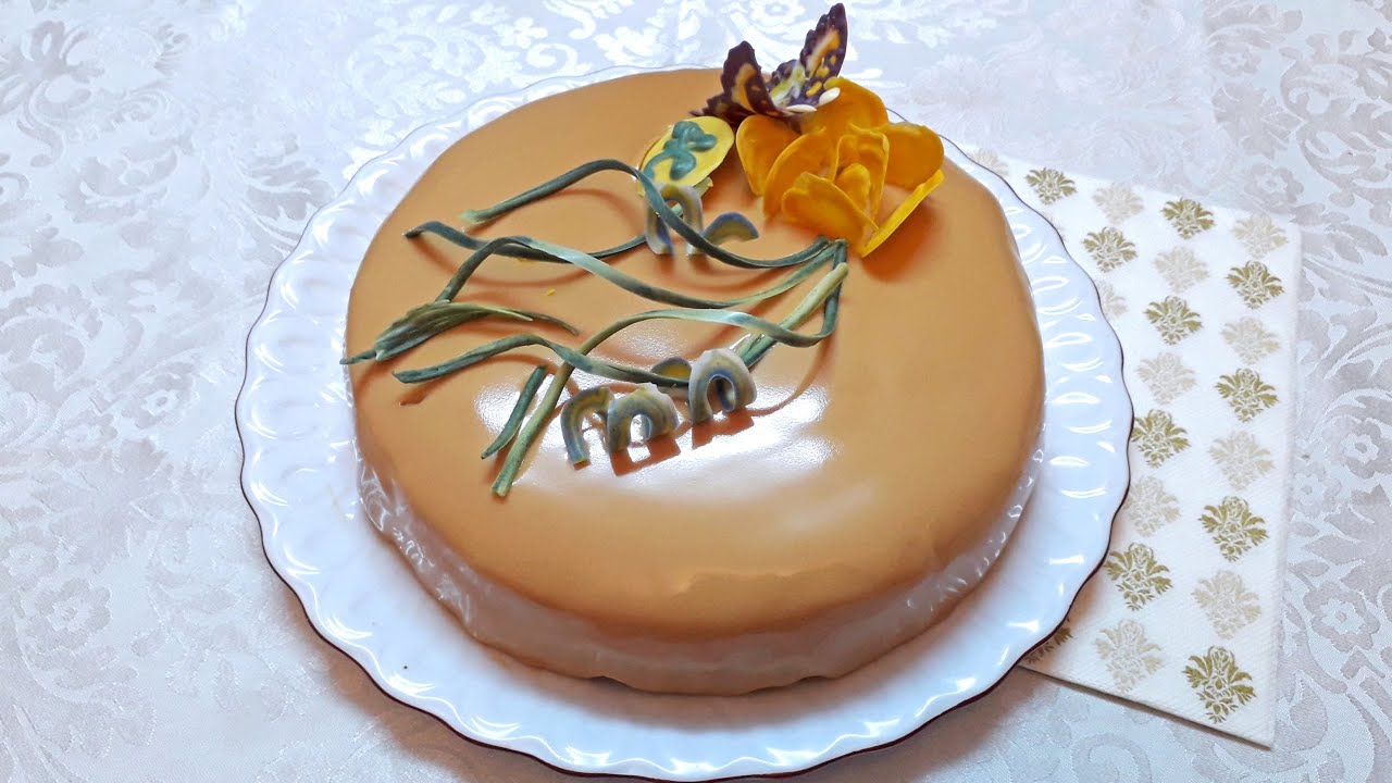 Tort cu glazură oglindă de caramel