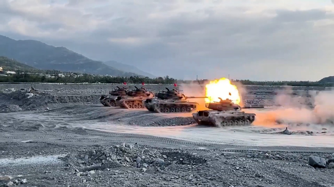 Taiwan Army conducts live-fire exercise in Taitung