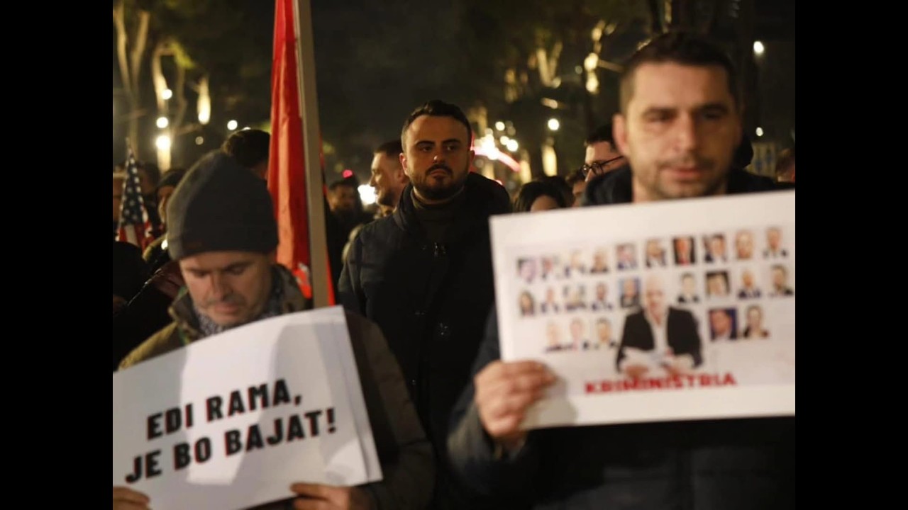 Deputeti i PD në protestën e Shqipëria Bëhet! A po bashkohet opozita?!