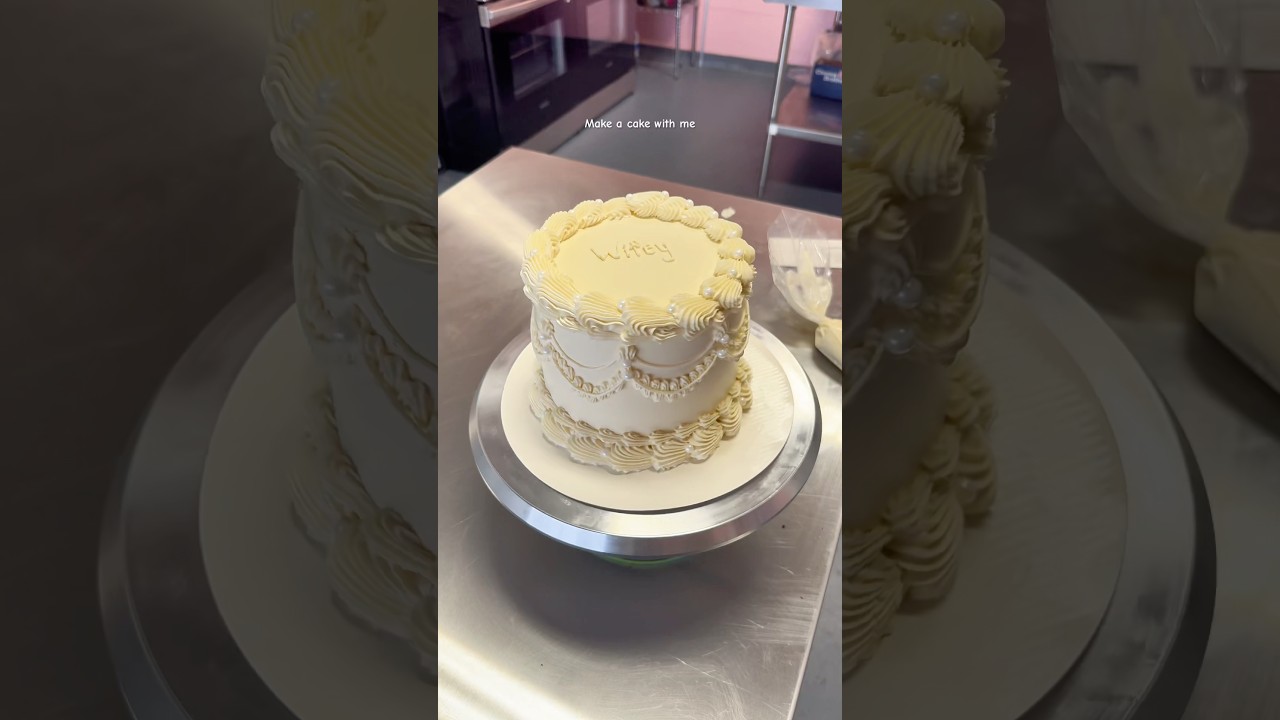 Cake decorating tutorial #cake #cakedecorating #cakeseries #cakes #cakeoftheday #caketutorial