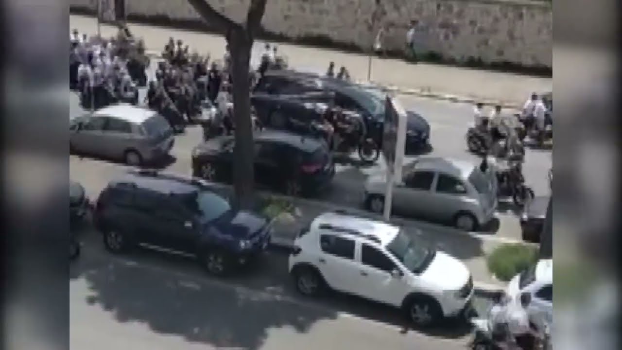 Bari, corteo funebre con moto contromano. Condanna del sindaco Decaro