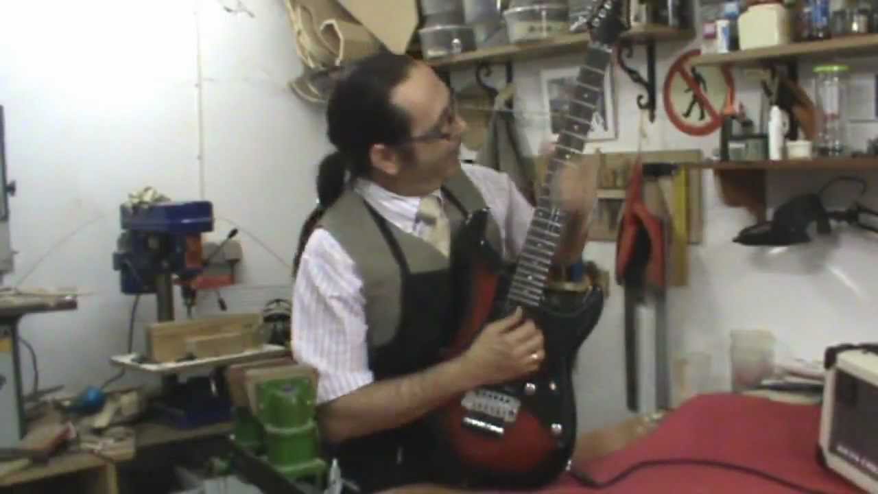 Despelothier ajusta un Floyd Rose, rico rico (el truco del taco)