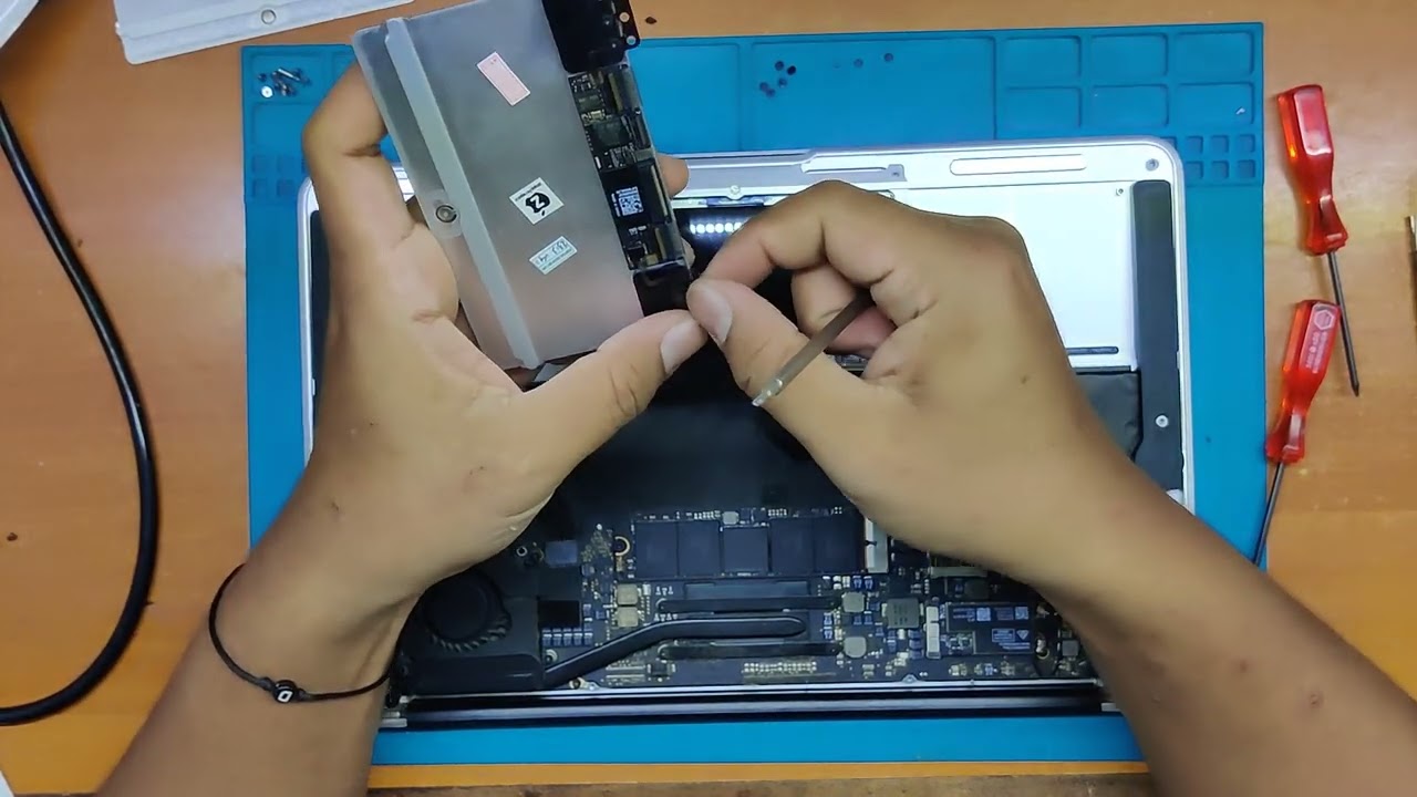 Macbook Air 11inch A1465 2015 Trackpad Replacement