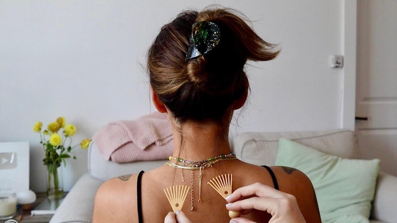 ASMR | Back scratching, baby rakes, hair brushing on Lindsay 🤠🦋 (whisper)