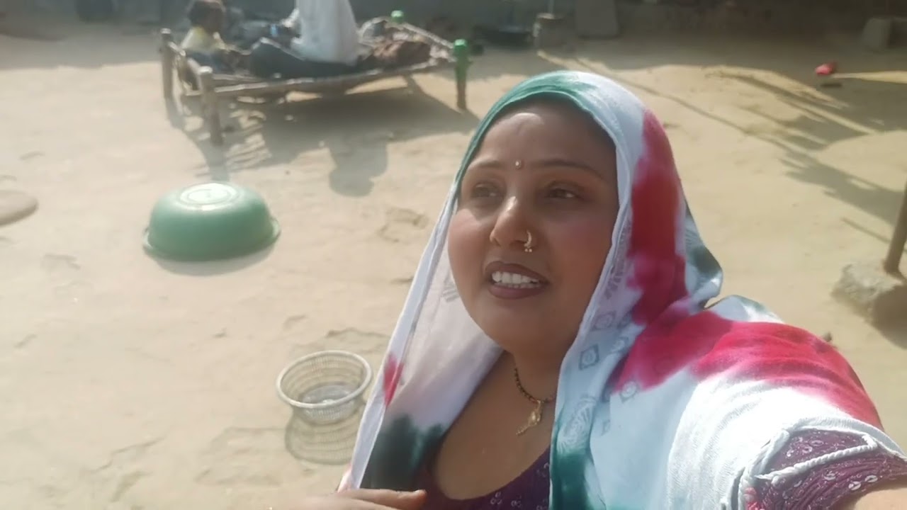 बेबी गर्ल ने कियामेकअप 😭😭🙏