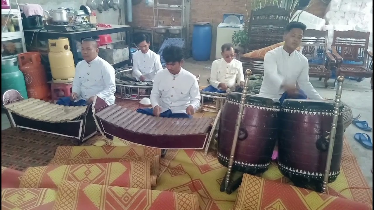 #បុណ្យទក្ខិនានុប្បទានជើងខ្នារ #កាលពីថ្ងៃមុន #freerishta @phoneSphpop-d8y@isaiahphoto 