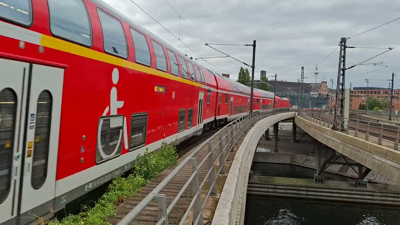 Dosto stam + 182 007 komt als RE2 naar Nauen aan in Berlin Hbf