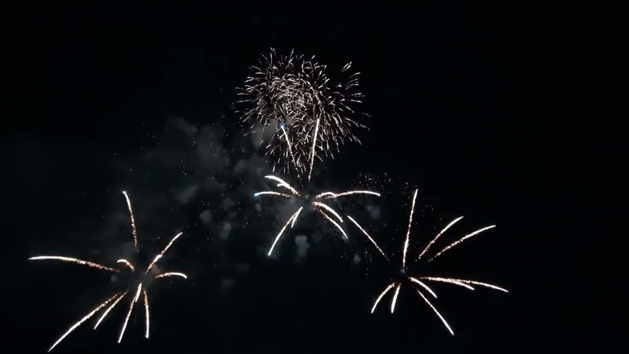 Show must go on! KISS OF THE SEA FIREWORKS 🎇 #VIETNAM#phuquoc 