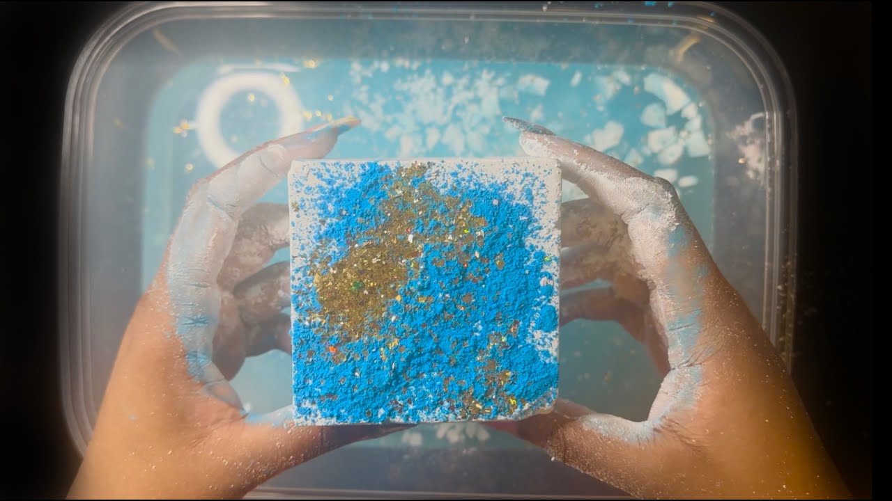 GLITTERY GYM CHALK CRUSH IN WATER | #oddlysatisfying