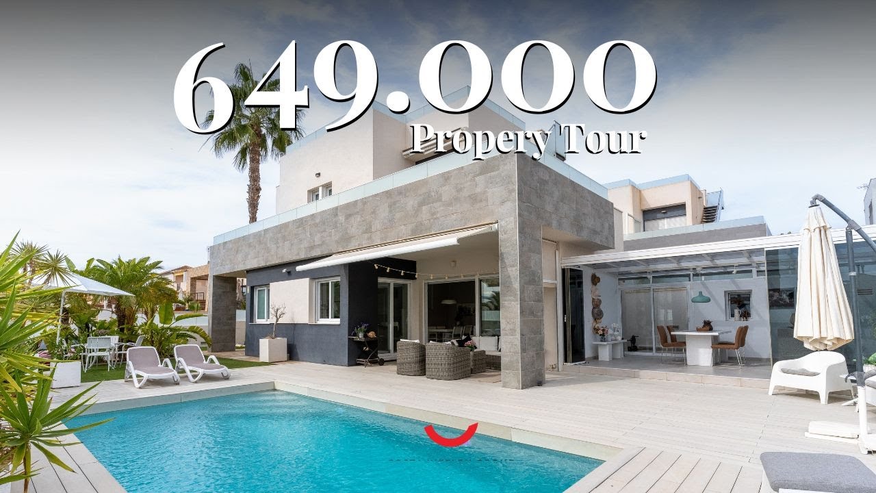 Exquisite Villa with Pool and Sea Views in Aguas Nuevas, Torrevieja