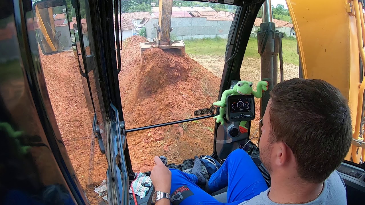 Escavadeira hidraulica inicio de rampa riscada operador capixaba