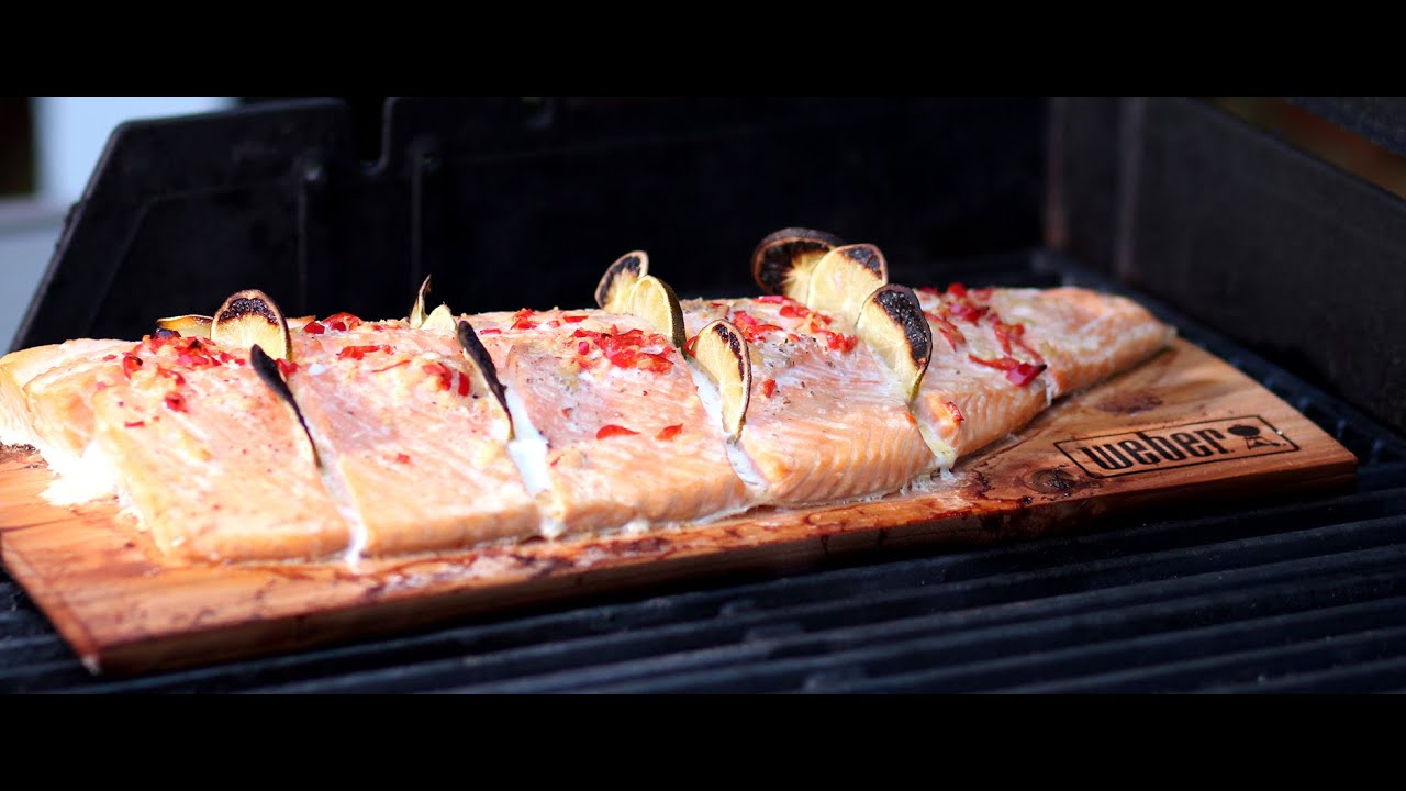 Lachs geräuchert auf dem Zedernholzbrett (Rostkost.de)