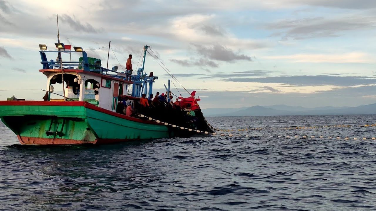PUKAT CINCIN, Ternyata Begini Cara Nelayan Indonesia Menangkap Ikan Di Laut