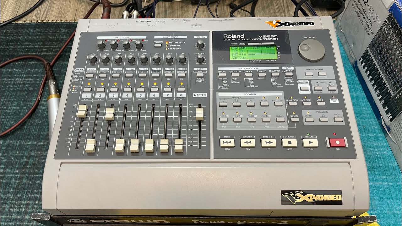 Mixer số roland vs 880 hàng bãi Nhật điện 100vac đẹp như mới