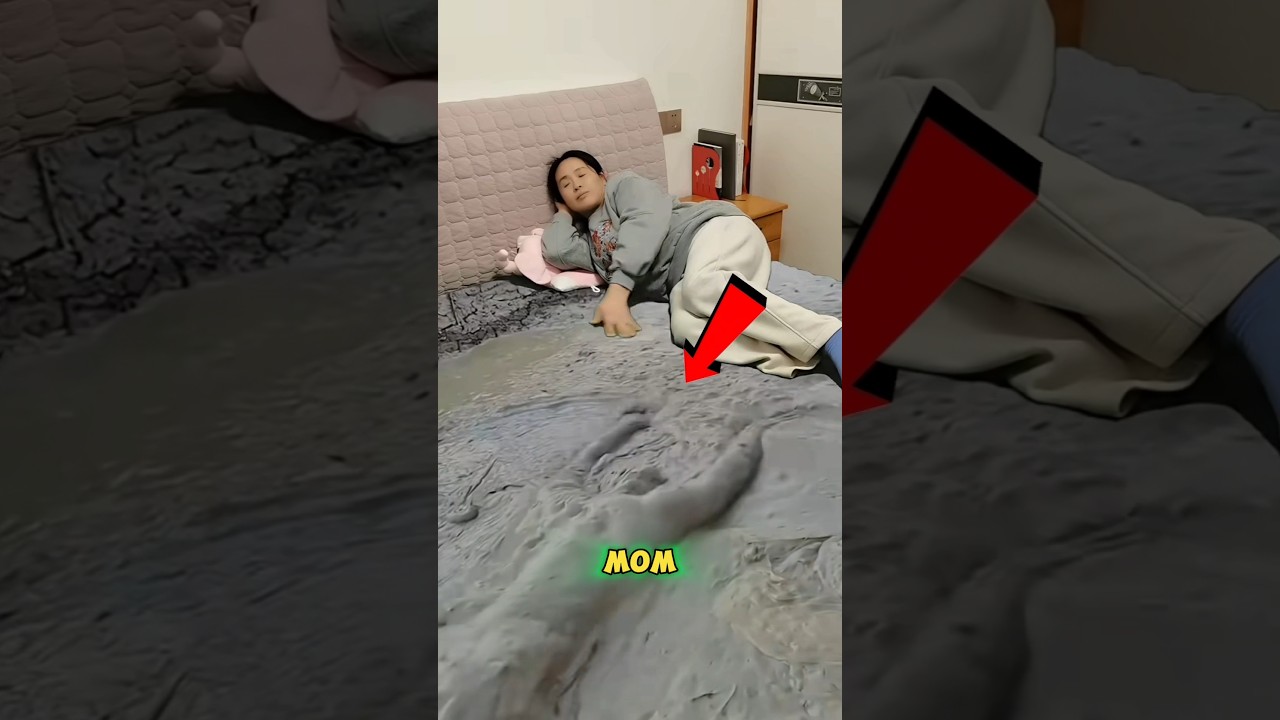 О боже 😮 Страшный мужчина на маминой кровати 😱✨ ! #шорты #ytshorts #youtubeshorts