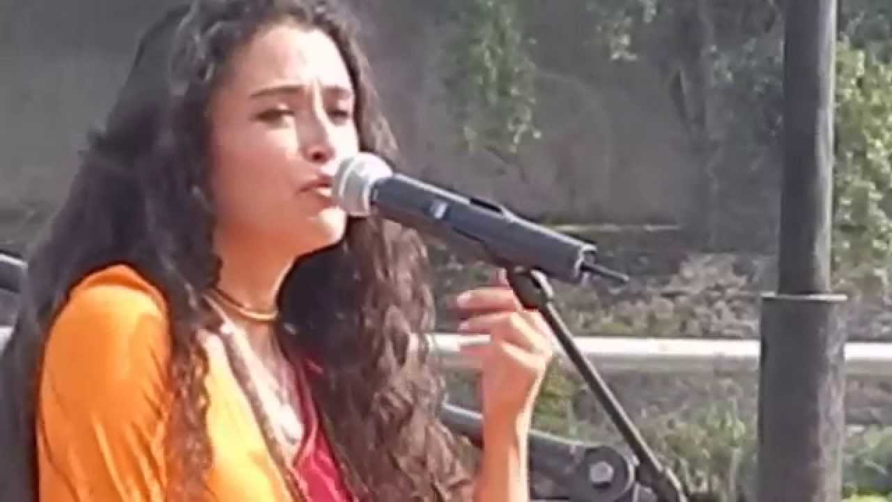 Nuria ROVIRA SALAT singing 