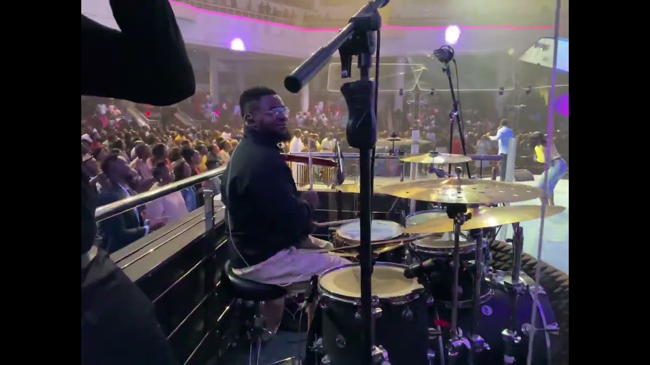 African praise medley at house on the rock