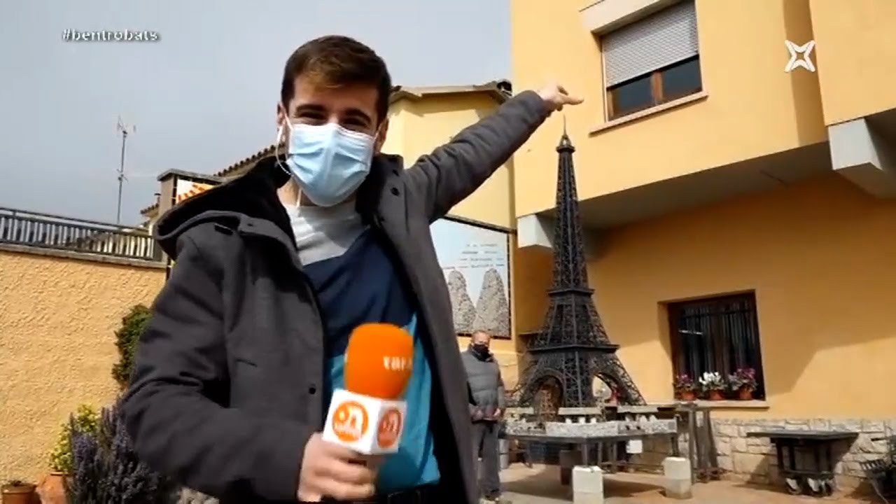 Ben trobats - Un veí de Moià construeïx una Torre Eiffel al jardí de casa