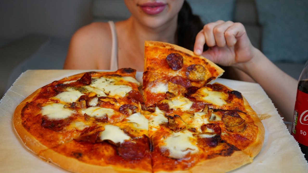 ASMR | Eating cheesy pepperoni pizza | EATING SOUNDS | No Talking | Lady M. ASMR