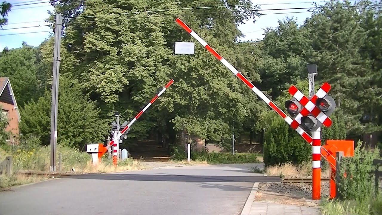 Spoorwegovergang Herentals (B) // Railroad crossing // Passage &agrave; niveau