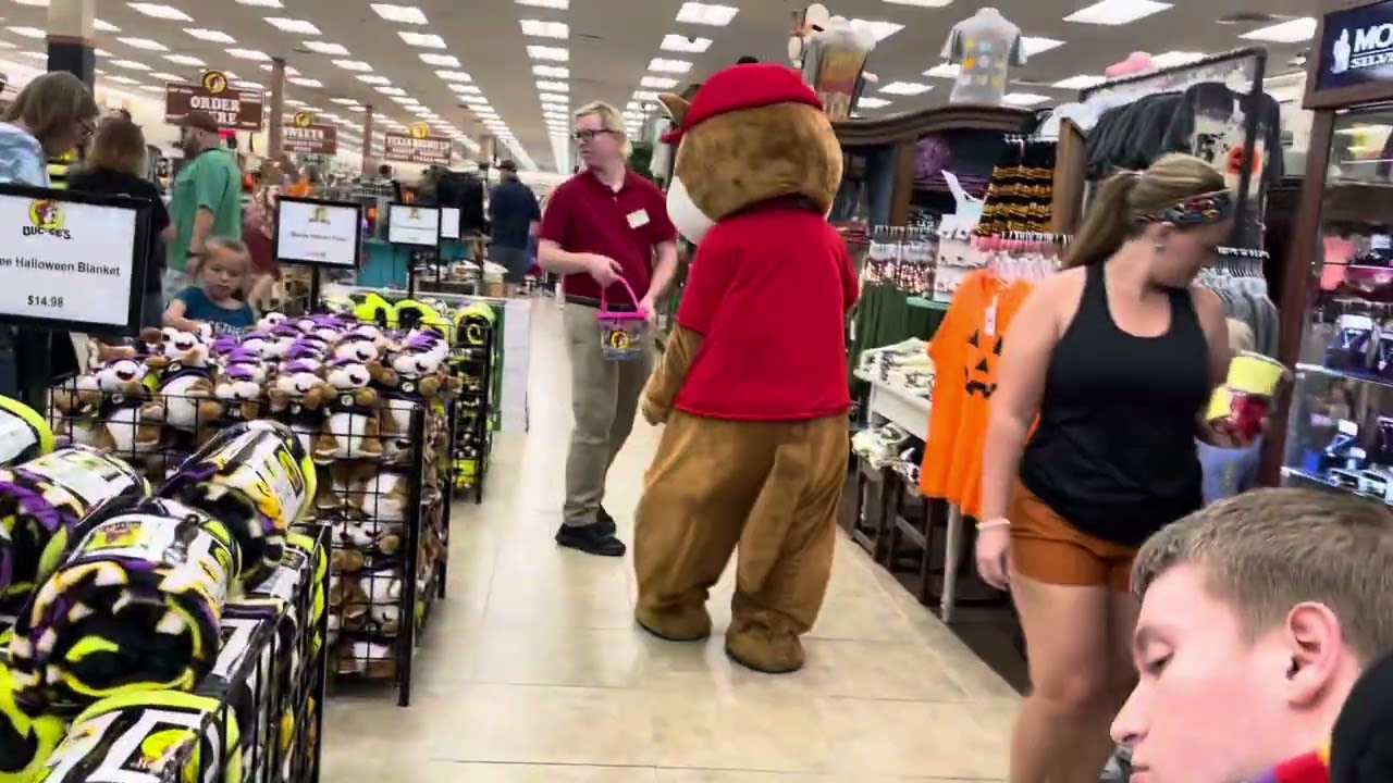 Sam in Kentucky at Buc-ee’s for lunch headed to Tennessee to see Linzy his sister @onthatnote