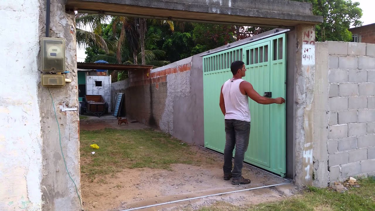 Portão  de correr com abertura em L.