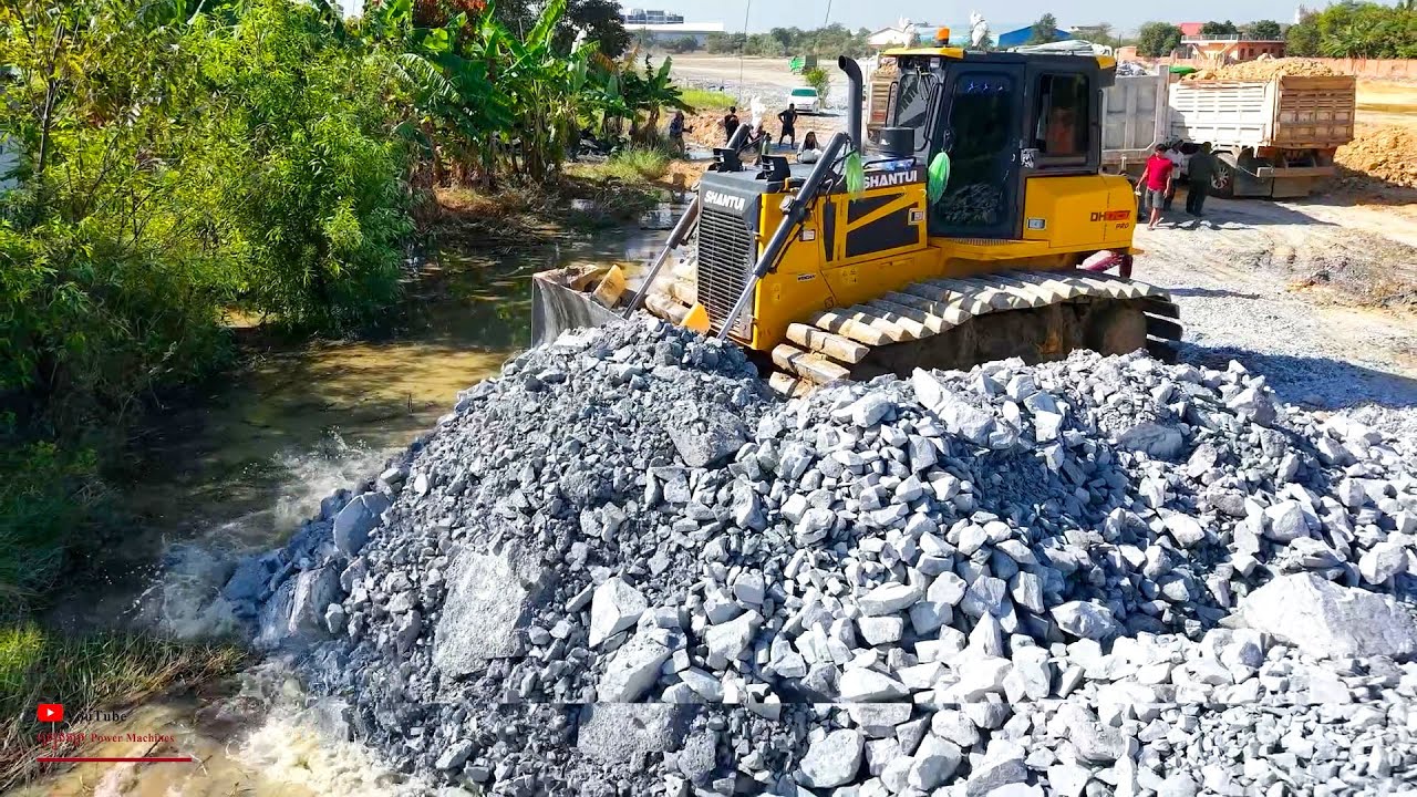 Joyful Enter Project! Lake Huge Surface Was Eliminat To Plot of Soil With Dozer & 5t, Dongfeng Truck