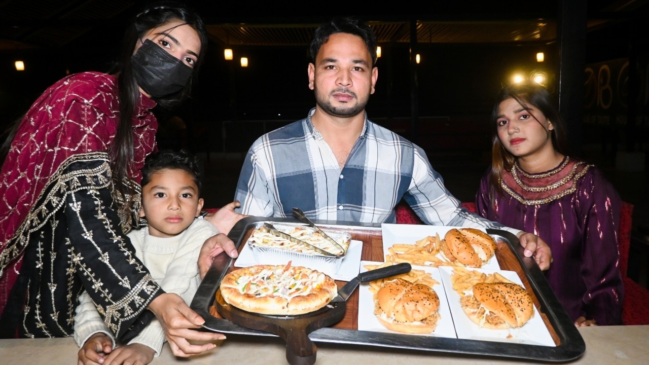 Aj Joy Ne Di Party  | pizza Party | Vlog by Moosa Bhai