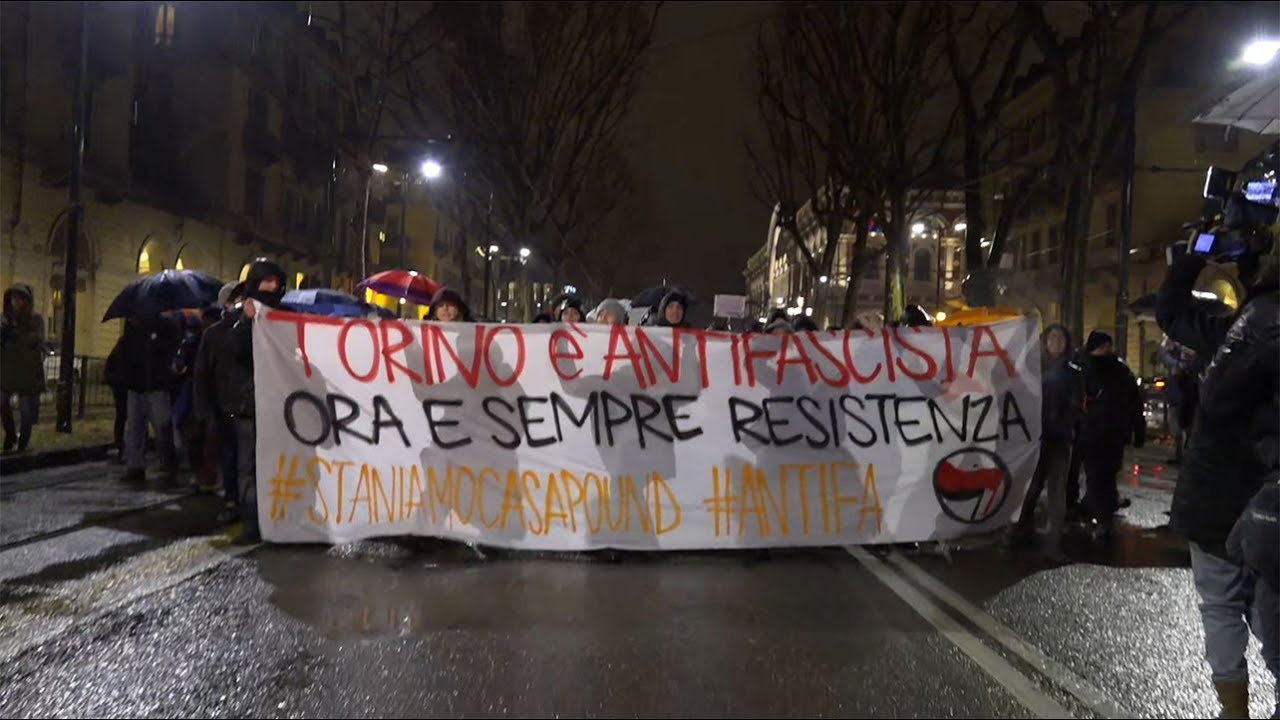 Torino, manifestazione centri sociali contro CasaPound: diretta video