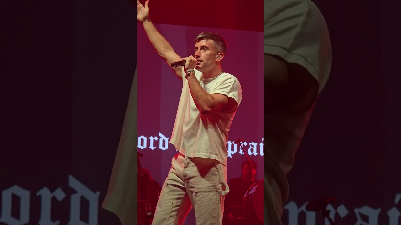Phil Wickham - God Rest Ye Merry Gentlemen live in Downey, CA on December 7, 2025