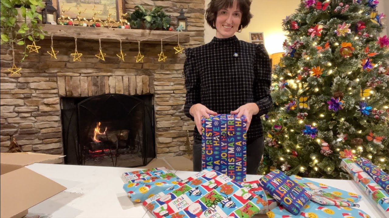 ASMR wrapping more Christmas presents 🎁 soft spoken for sleep, show and tell, paper crinkles